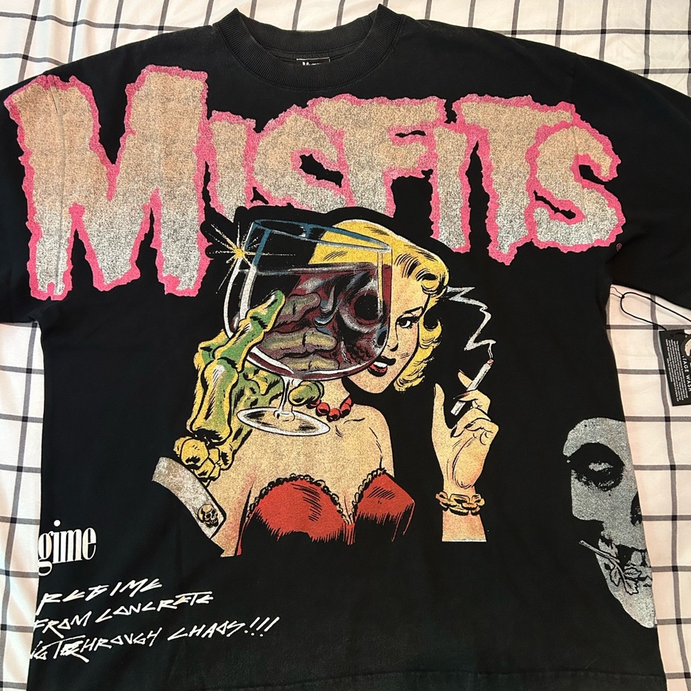 Die Die My Darling 199X Oversized
Tee Misfits x Civil Regime